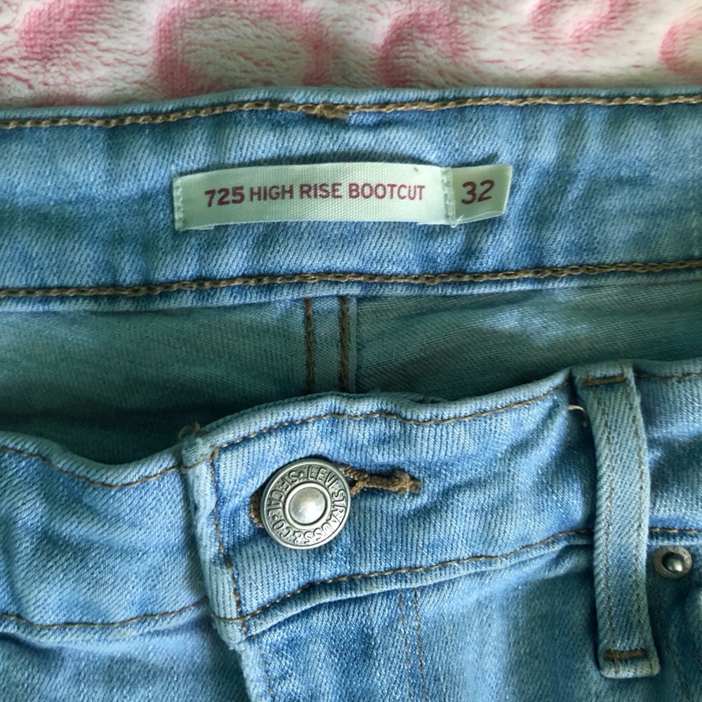 Levi's Light Wash High Rise Bootcut Jeans - Picture 3 of 6
